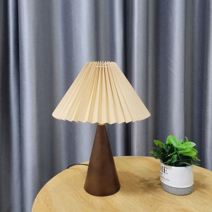 Lampe de table 1 lumière en fer avec abat-jour en tissu plissé en forme de tambour et interrupteur à glissière nordique contemporain pour chambre à coucher 