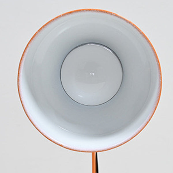 Moderne minimalistische USB-verstellbare Tischlampe aus Eisen mit Kegelform und Fischschwanz-LED für das Schlafzimmer 