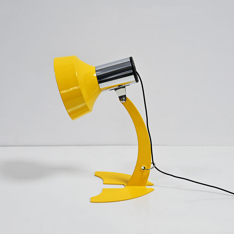 Moderne minimalistische USB-verstellbare Tischlampe aus Eisen mit Kegelform und Fischschwanz-LED für das Schlafzimmer 