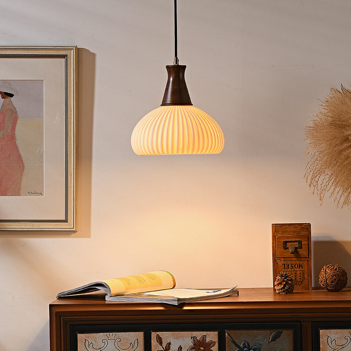 Suspension contemporaine rétro en bois et céramique plissée à 1 lumière pour salon 