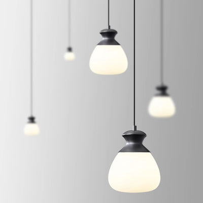 Zeitgenössische nordische Messing-Glasflasche Form 1-Licht Pendelleuchte für das Wohnzimmer 