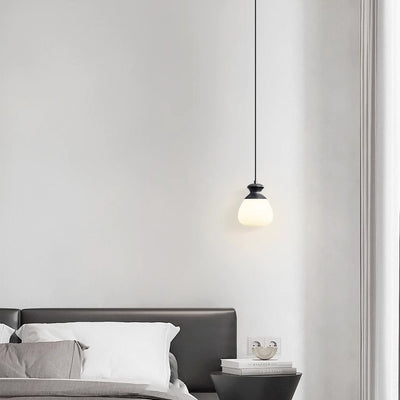 Zeitgenössische nordische Messing-Glasflasche Form 1-Licht Pendelleuchte für das Wohnzimmer 