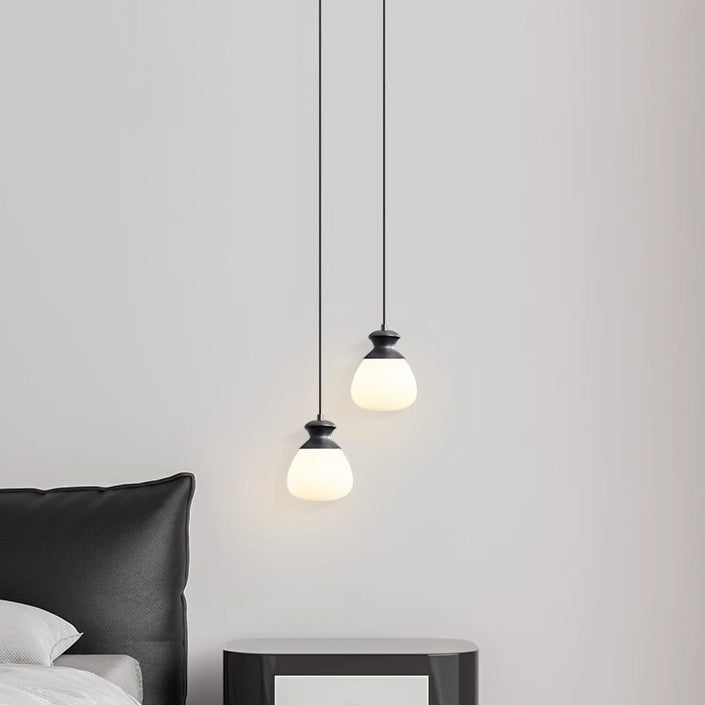 Zeitgenössische nordische Messing-Glasflasche Form 1-Licht Pendelleuchte für das Wohnzimmer 