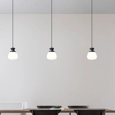 Zeitgenössische nordische Messing-Glasflasche Form 1-Licht Pendelleuchte für das Wohnzimmer 