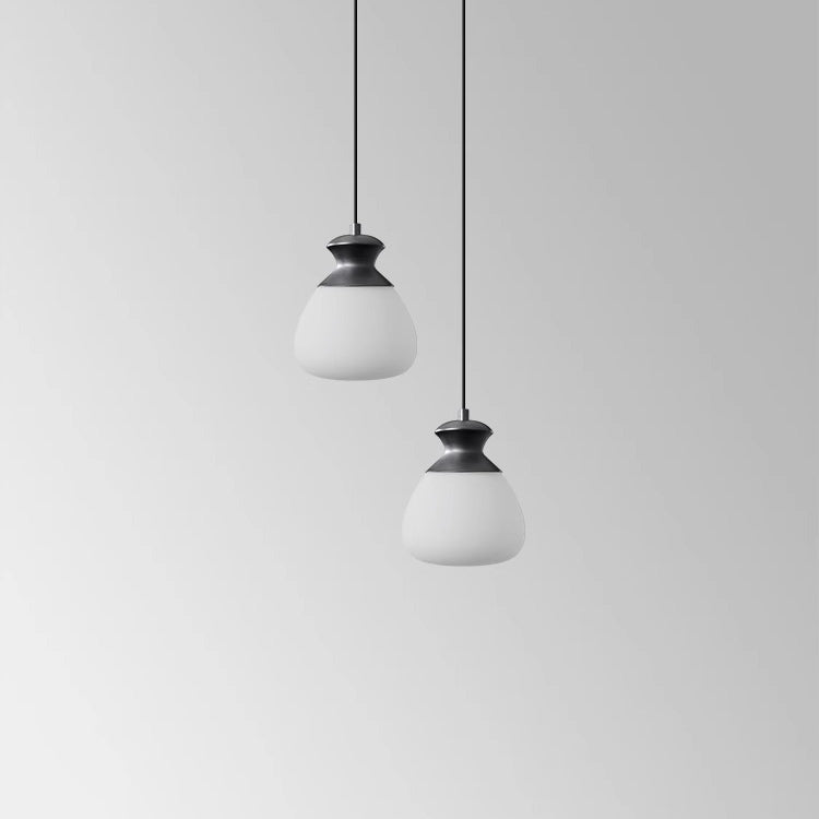 Zeitgenössische nordische Messing-Glasflasche Form 1-Licht Pendelleuchte für das Wohnzimmer 