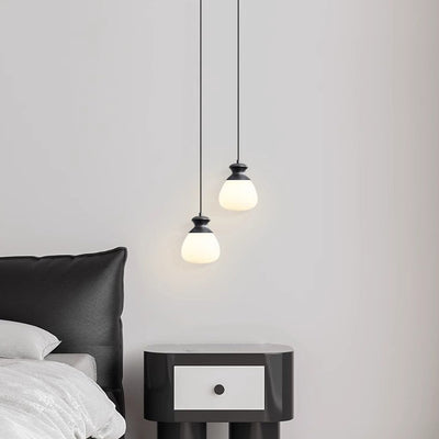 Zeitgenössische nordische Messing-Glasflasche Form 1-Licht Pendelleuchte für das Wohnzimmer 