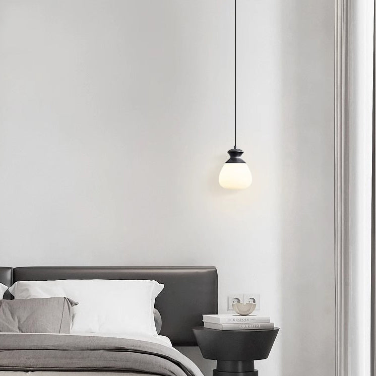 Zeitgenössische nordische Messing-Glasflasche Form 1-Licht Pendelleuchte für das Wohnzimmer 