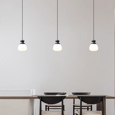 Zeitgenössische nordische Messing-Glasflasche Form 1-Licht Pendelleuchte für das Wohnzimmer 