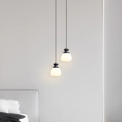 Zeitgenössische nordische Messing-Glasflasche Form 1-Licht Pendelleuchte für das Wohnzimmer 