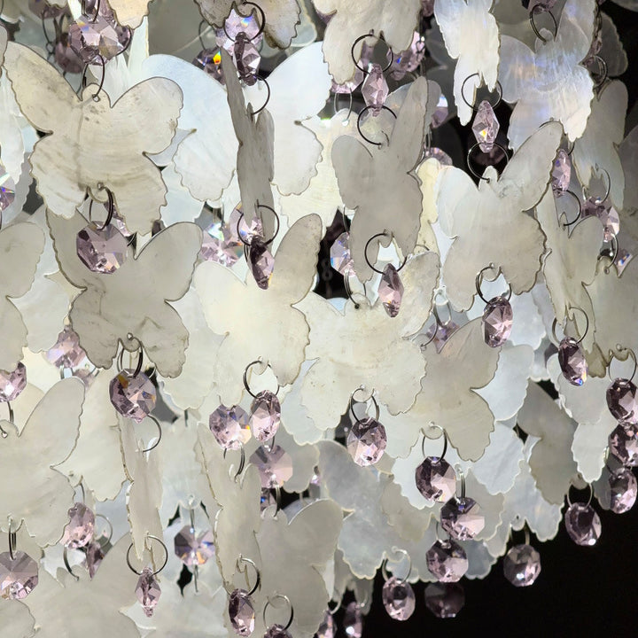 Lustre encastré LED en forme de papillon en cristal créatif contemporain en acier inoxydable avec carillon éolien en coquillage pour chambre à coucher 