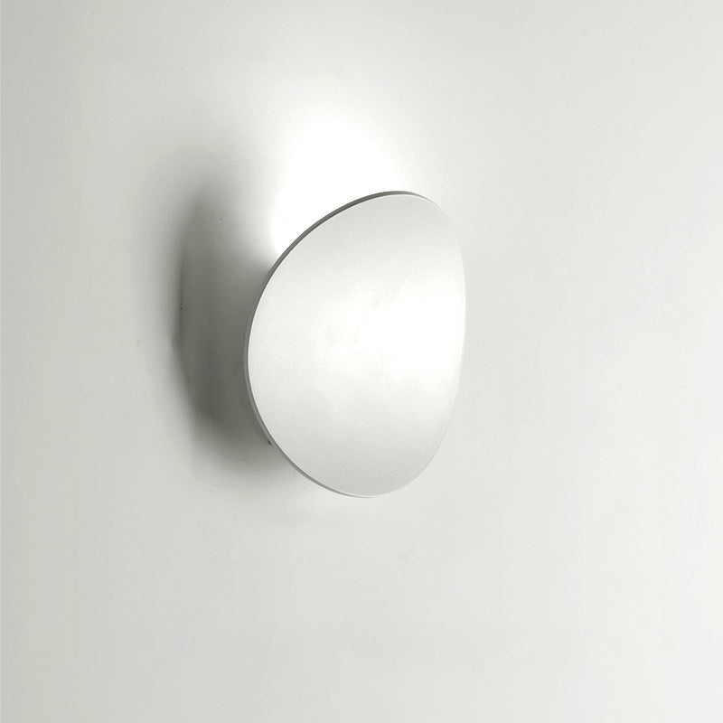 Moderne minimalistische Wandleuchte aus Holzmaserung, gebogenem rundem Eisen und Aluminium mit LED für den Flur 