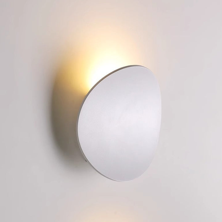 Moderne minimalistische Wandleuchte aus Holzmaserung, gebogenem rundem Eisen und Aluminium mit LED für den Flur 