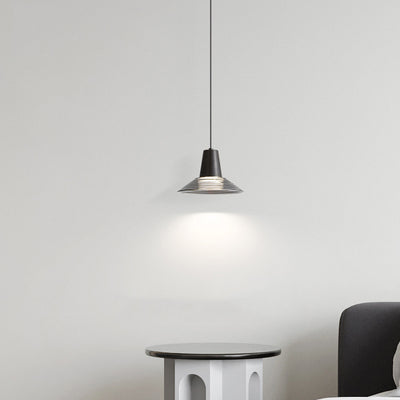 Moderna lámpara colgante de lujo en forma de cono de vidrio y latón con LED para sala de estar 