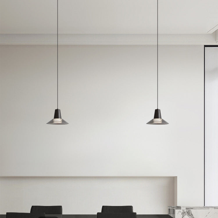 Moderna lámpara colgante de lujo en forma de cono de vidrio y latón con LED para sala de estar 
