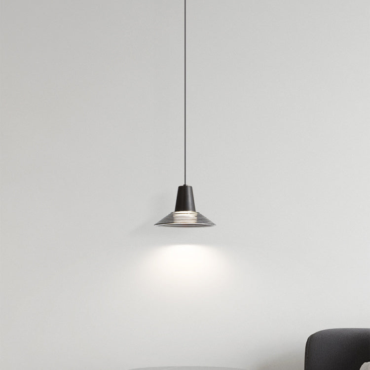 Moderna lámpara colgante de lujo en forma de cono de vidrio y latón con LED para sala de estar 