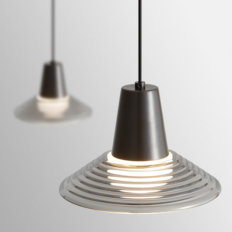 Moderna lámpara colgante de lujo en forma de cono de vidrio y latón con LED para sala de estar 