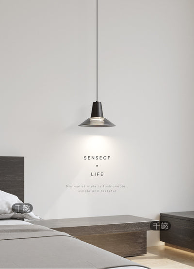 Moderna lámpara colgante de lujo en forma de cono de vidrio y latón con LED para sala de estar 