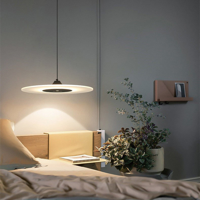 Zeitgenössische nordische runde UFO-Scheibe aus Acryl in Eisenform LED Pendelleuchte für Esszimmer 