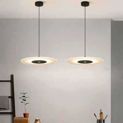 Zeitgenössische nordische runde UFO-Scheibe aus Acryl in Eisenform LED Pendelleuchte für Esszimmer 