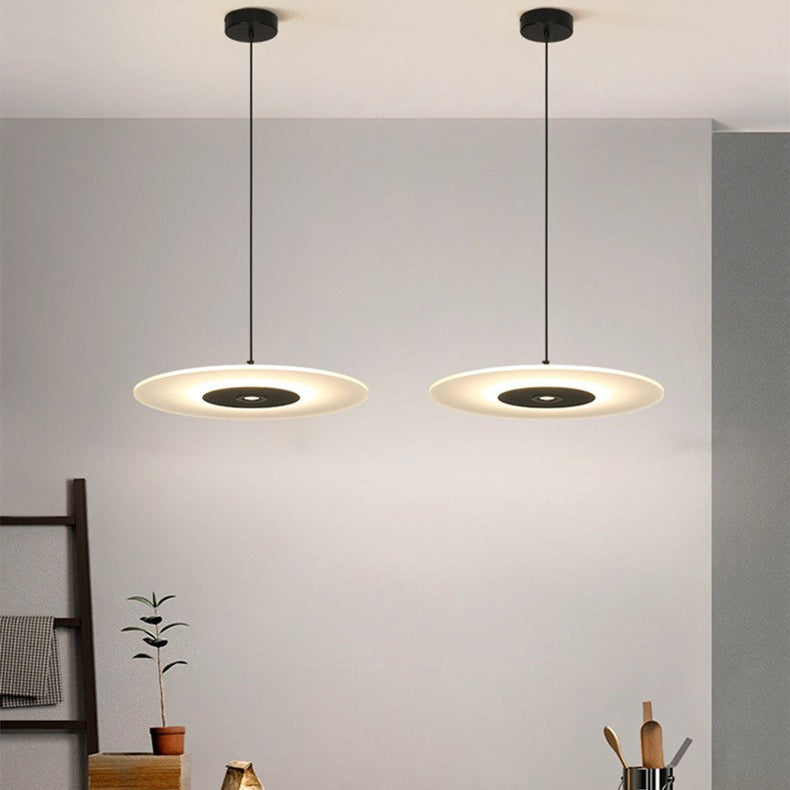 Zeitgenössische nordische runde UFO-Scheibe aus Acryl in Eisenform LED Pendelleuchte für Esszimmer 