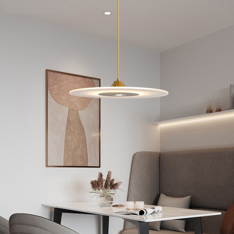 Zeitgenössische nordische runde UFO-Scheibe aus Acryl in Eisenform LED Pendelleuchte für Esszimmer 