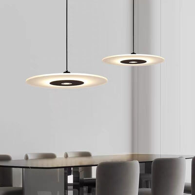 Zeitgenössische nordische runde UFO-Scheibe aus Acryl in Eisenform LED Pendelleuchte für Esszimmer 