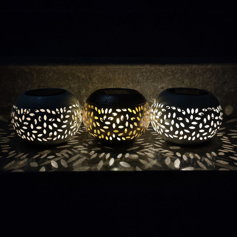 Art déco moderne Lanterne solaire en fer à petits trous Forme de lumières LED extérieures pour jardin 