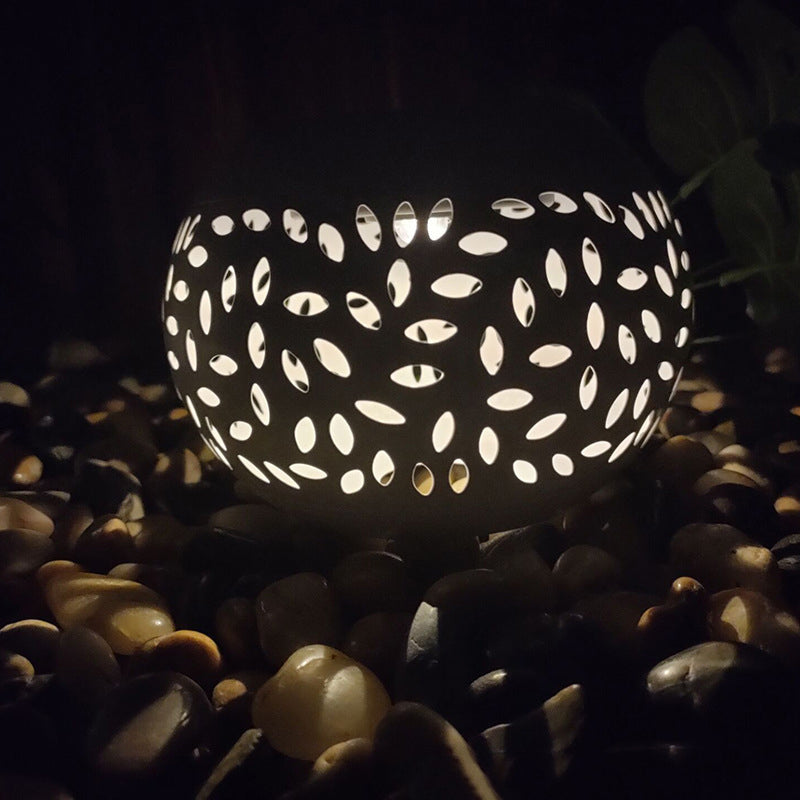 Art déco moderne Lanterne solaire en fer à petits trous Forme de lumières LED extérieures pour jardin 