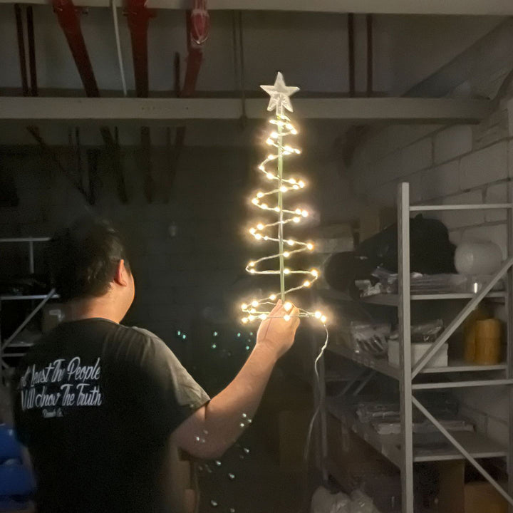 Moderne Art Deco Solar Wasserdichte Eisen Kunststoff Stern Spiral Weihnachtsbaum LED Rasen Landschaftslicht Für Außen Terrasse 