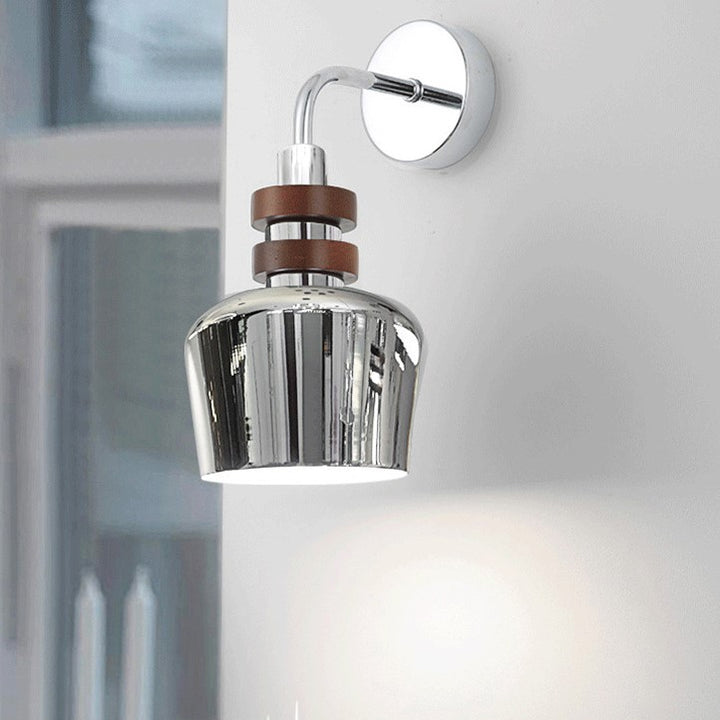 Applique murale contemporaine scandinave avec bol à cornes, cylindre sphérique semi-circulaire, base en disque, fer et bois, 1 lumière pour chambre 