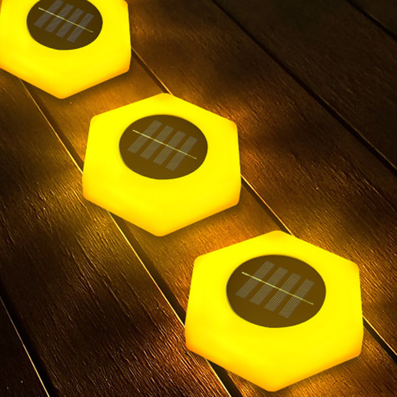 ضوء حديقة LED سداسي الشكل مقاوم للماء يعمل بالطاقة الشمسية بأسلوب عصري وبسيط مصنوع من البلاستيك الأكريليكي للتركيب في الأرض 