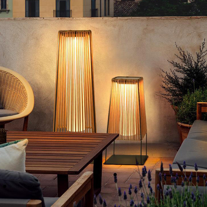 Lumière paysagère LED moderne minimaliste solaire étanche en bande prismatique en acier inoxydable et rotin pour patio extérieur 