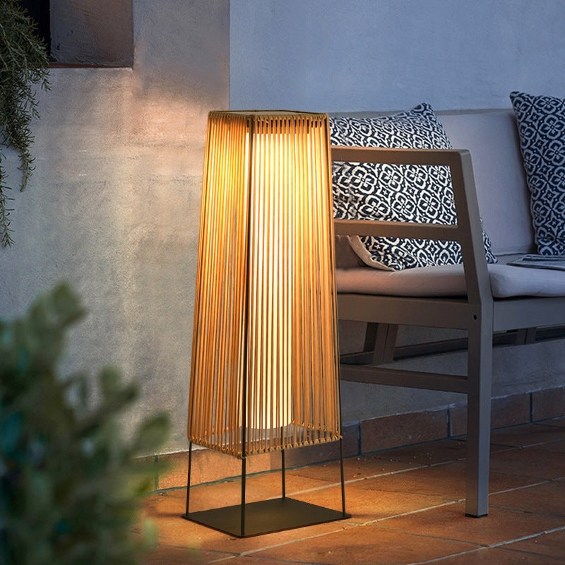 Lumière paysagère LED moderne minimaliste solaire étanche en bande prismatique en acier inoxydable et rotin pour patio extérieur 