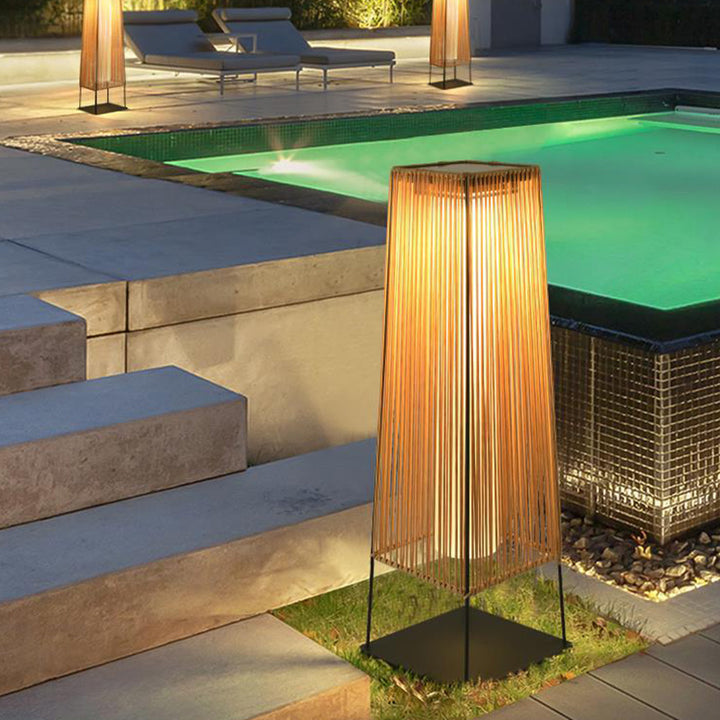 Modernes, minimalistisches, solarbetriebenes, wasserdichtes, prismatisches Streifen-Edelstahl-Gummi-Rattan-LED-Landschaftslicht für die Außenterrasse 