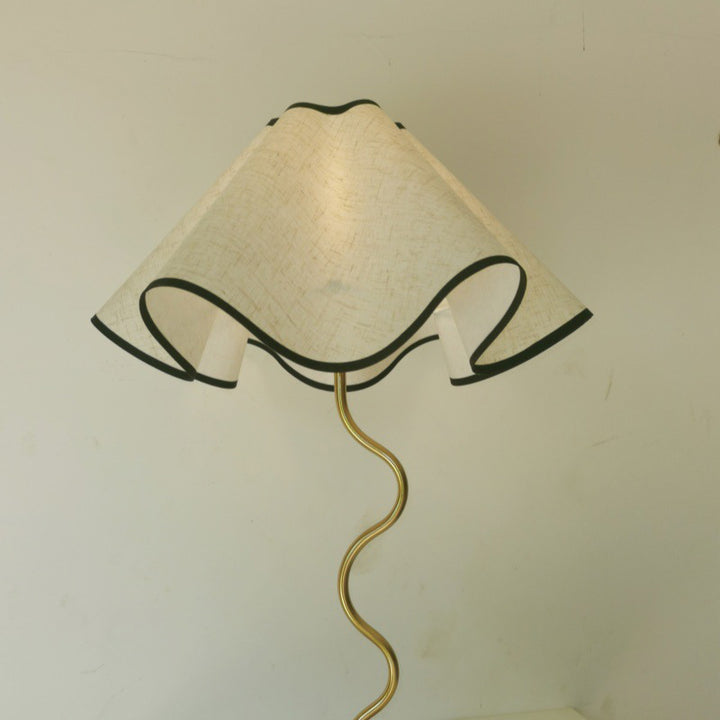 Lampe de table 1 lumière en tissu métal avec base en disque courbé pour chambre à coucher 