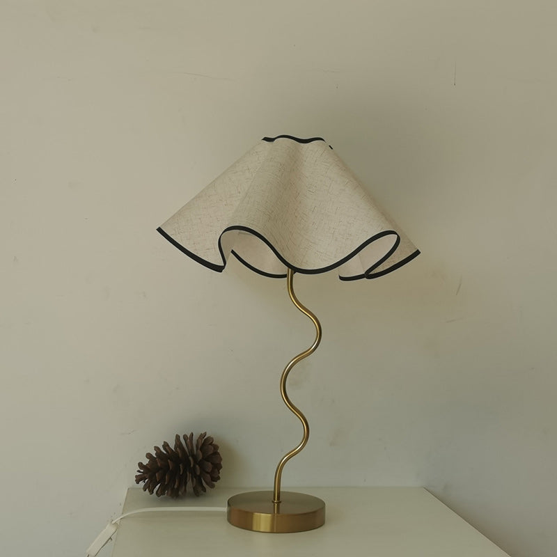 Lampe de table 1 lumière en tissu métal avec base en disque courbé pour chambre à coucher 