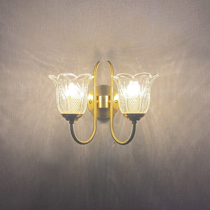 Apliqué de pared de lujo contemporáneo con base de disco floral en relieve de cobre y vidrio 1/2 luz para dormitorio 