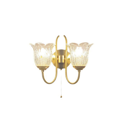 Applique murale contemporaine de luxe avec base en disque floral embossé en cuivre, verre 1/2 lumière pour chambre 