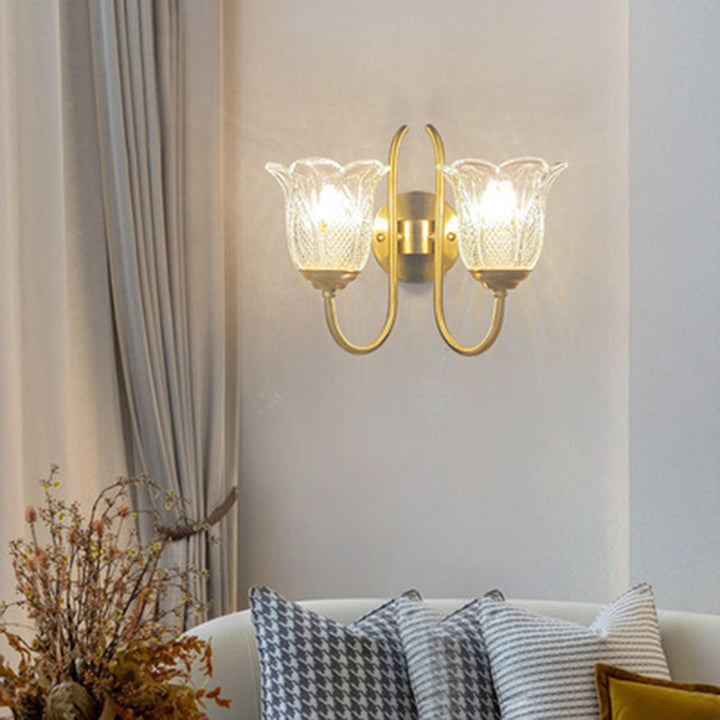 Apliqué de pared de lujo contemporáneo con base de disco floral en relieve de cobre y vidrio 1/2 luz para dormitorio 