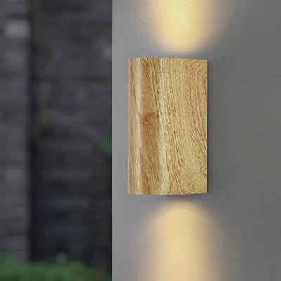 Applique murale contemporaine scandinave étanche rectangulaire en ABS à grain de bois incurvé avec 2 lumières pour patio extérieur 