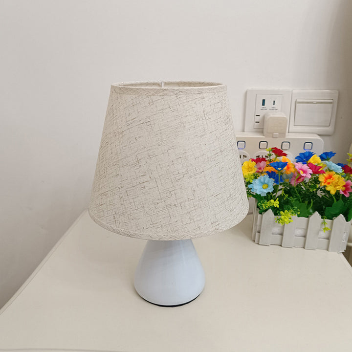 Lámpara de mesa de 1 luz de tela de hierro cónico para dormitorio, mesa redonda minimalista moderna 
