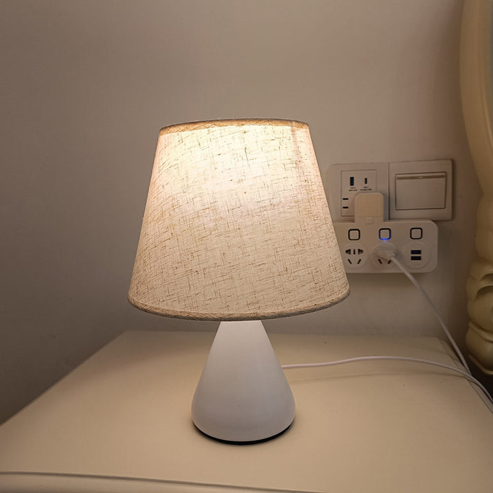 Lámpara de mesa de 1 luz de tela de hierro cónico para dormitorio, mesa redonda minimalista moderna 