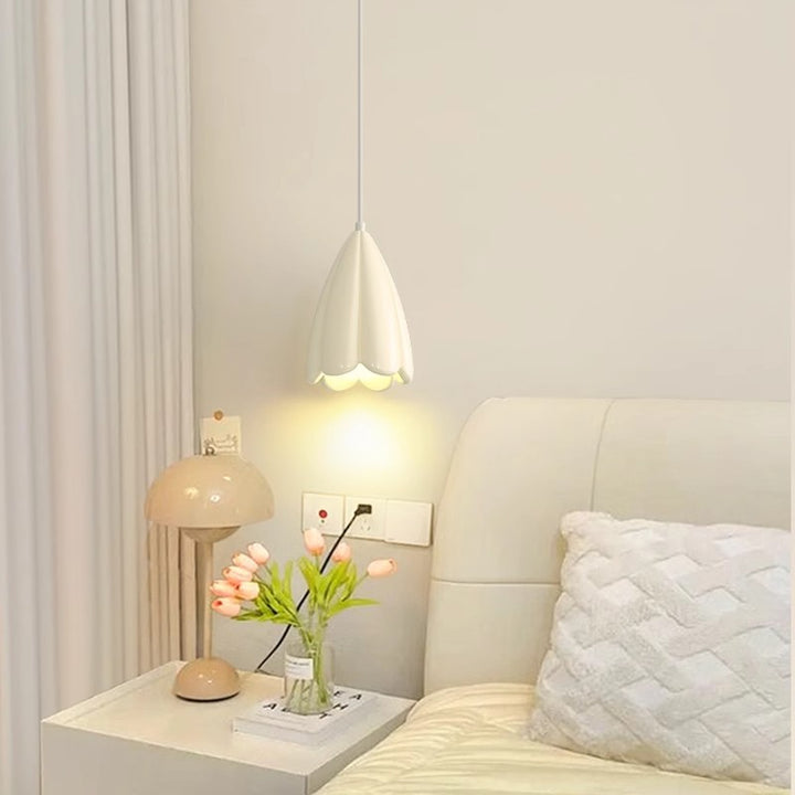 Suspension lumineuse à 1 ampoule en résine avec motif floral scandinave contemporain pour chambre 