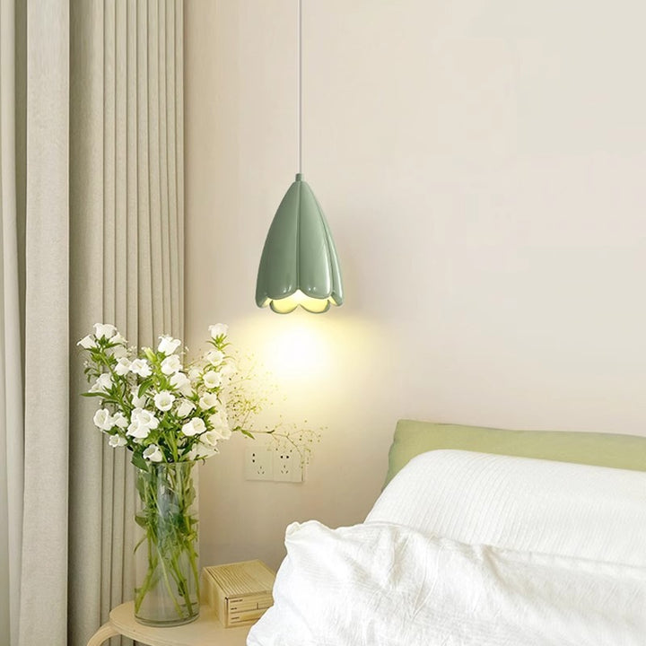 Suspension lumineuse à 1 ampoule en résine avec motif floral scandinave contemporain pour chambre 