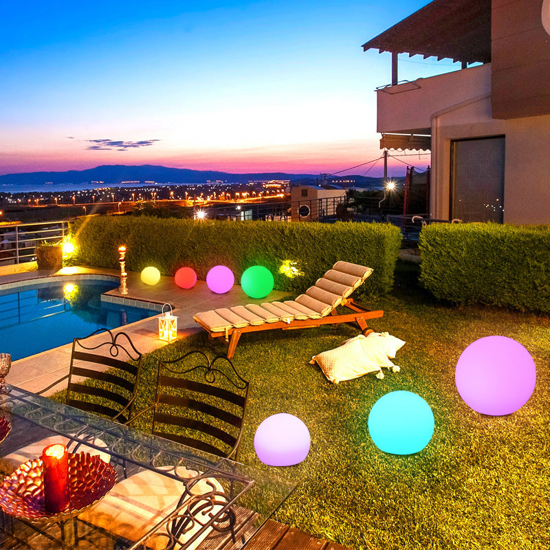 Lumière de paysage de pelouse extérieure LED PE en plastique globe étanche solaire minimaliste moderne pour jardin 