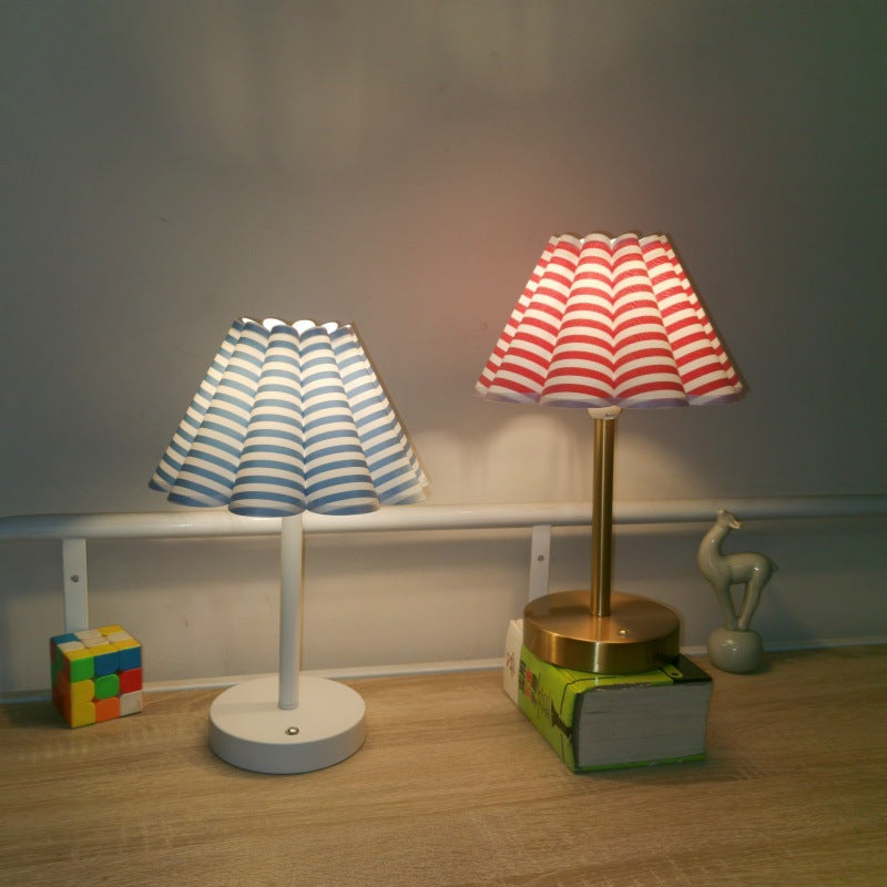 Lámpara de mesa de 1 luz con base de disco de tallo en forma de pétalo redonda moderna minimalista para dormitorio 