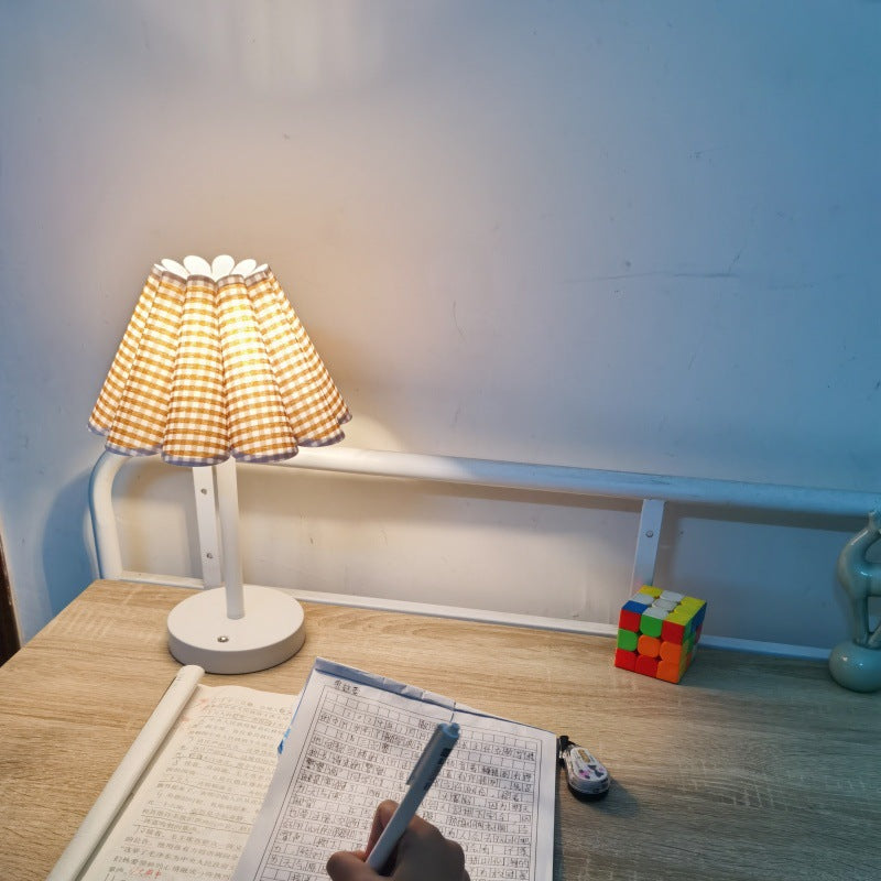 Lampe de table à 1 lumière avec base en disque, tige en forme de pétale, table ronde minimaliste moderne pour chambre à coucher 