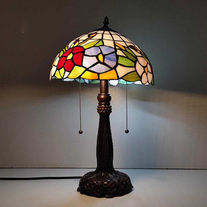Traditionelle Tiffany Halbrundzylinder Blütenblatt Libelle Buntglas Harz 2-Licht Tischlampe für Schlafzimmer 