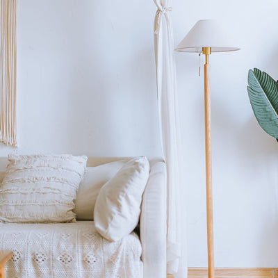 Lampe de sol contemporaine scandinave à une lumière avec base cylindrique en bois et tissu pour salon 