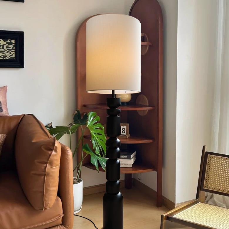 Traditionelle französische Zylinder-Halbkreis-Kaskadenkombination aus Holz und Stoff mit 1 Licht für das Wohnzimmer 